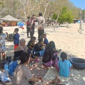 Polsek Sekotong Gelar Patroli untuk Keamanan Pengunjung Pantai