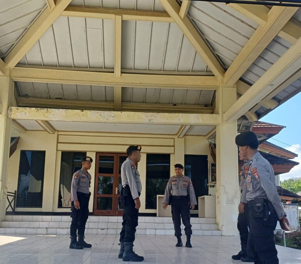 Menjaga Kondusifitas, Polres Lombok Barat Patroli di Kantor Pemda & DPRD