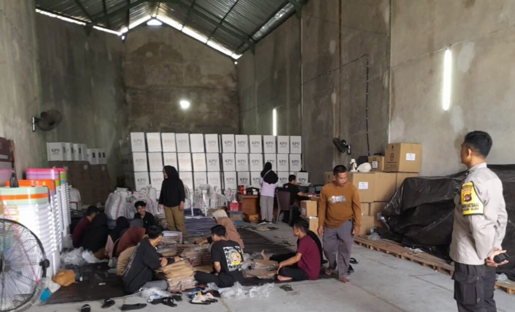 Pemantauan Ketat Gudang Logistik KPUD Lombok Barat Jelang Pemilu 2024