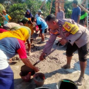 Bhabinkamtibmas Polsek Monta, Gotong Royong Pembangunan Masjid Al- Muttaqin Bersama Warga Binaan