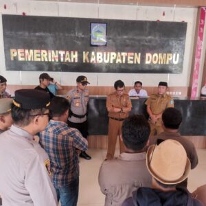 Menghadapi Tantangan: Kapolsek Dompu Berperan dalam Dialog di Tengah Aksi Unjuk Rasa Hutan