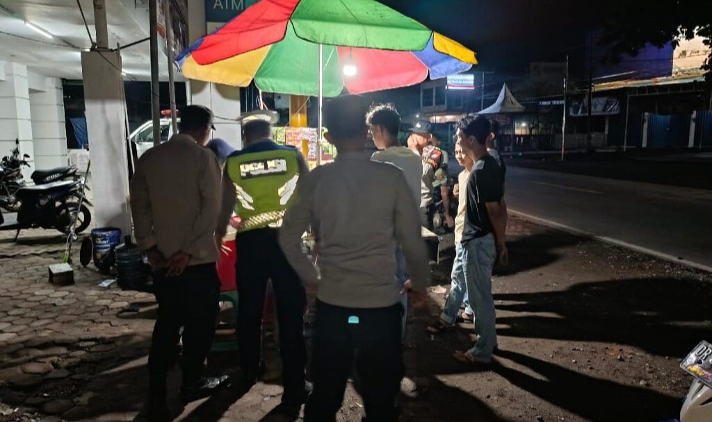 Kegiatan Patroli Malam Polsek Kediri: Cooling System untuk Keamanan Pasca Pilkada