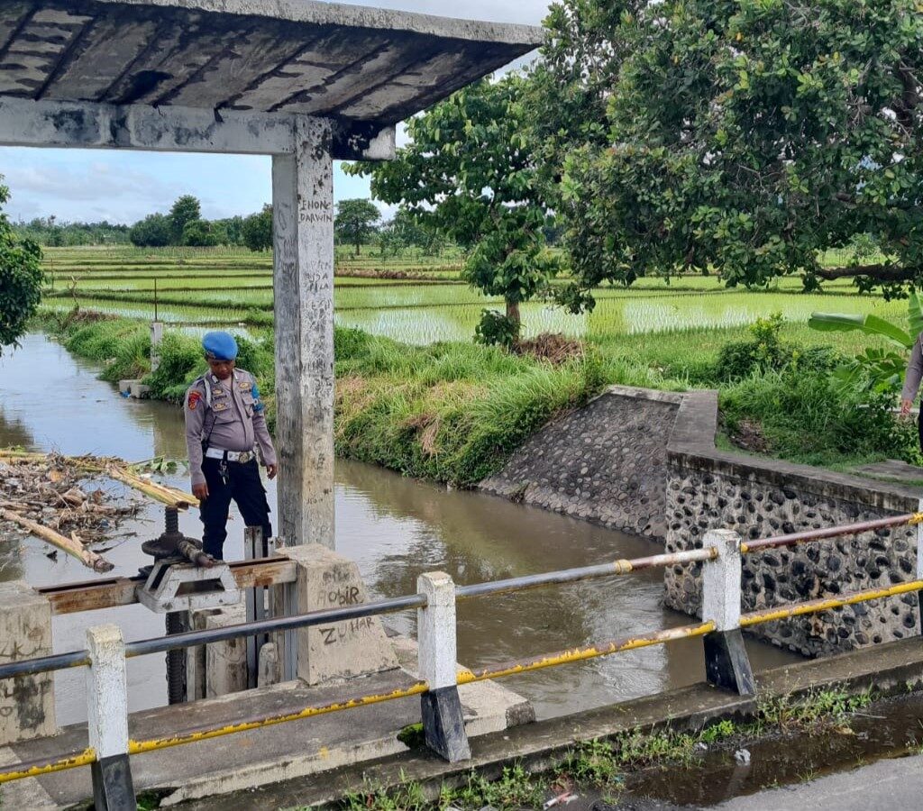 Polisi Siaga Banjir, Patroli Intensif Pantau Debit Air di Kediri