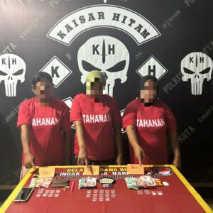 Tim Kaisar Hitam Polres Bima Kota Gerebek Emak-Emak Pengedar Sabu