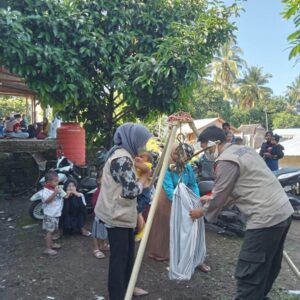 Seksi Dokes Polres Lombok Utara berikan Pelayanan kesehatan gratis kepada warga