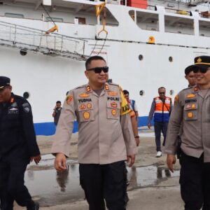 Jelang Pergantian Tahun, Kapolres Bima Kota Pantau Langsung Situasi Kapal Penumpang di Pelabuhan Bima