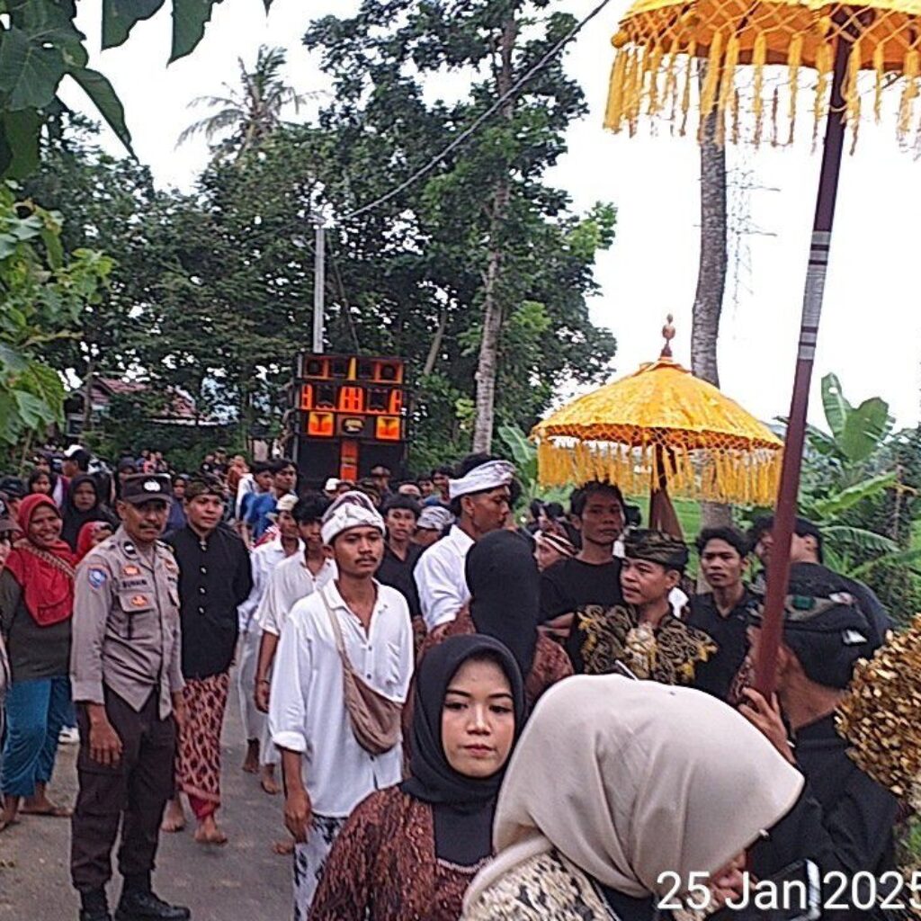 Harmoni Tradisi dan Keamanan: Polisi Kawal Prosesi Nyongkolan di Dua Lokasi