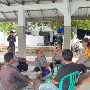 Sat Binmas Polres Bima Kota Laksanakan Giat Jumat Curhat di Kompleks Pasar Penaraga