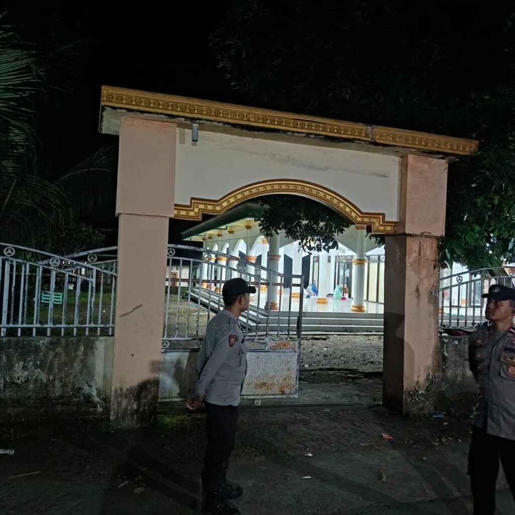 Polsek Kuripan Amankan dan Atur Lalu Lintas Shalat Subuh Berjamaah di Masjid AT-TAQWA