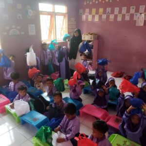 Polsek Bayan Monitoring dan Pengamanan Pendistribusian Takjil Pengganti Program MBG