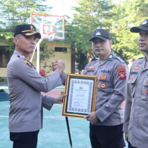 7 Personil Diberikan Reward Oleh Kapolres Lombok Utara