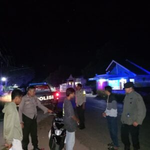 Polsek Wawo Laksanakan Patroli Blue Light untuk Minimalisir Gangguan Harkamtibmas