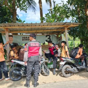 Dekatkan Diri ke Warga, Polres Lobar Gelar Patroli dan Edukasi di Kebun Ayu