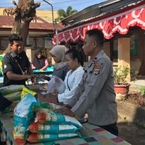 Polres Lombok Barat dan Bulog NTB Hadirkan Bahan Pokok Terjangkau untuk Warga Kediri