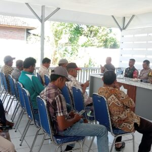 SINERGI BHABINKAMTIBMAS BERSAMA BABINSA DAN PEMERINTAH DESA MURA ADAKAN RAPAT KOORDINASI PERSIAPAN MAULIDAN